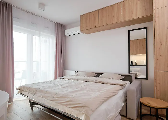 Nad Rzeka 73, Rynek 500 M *