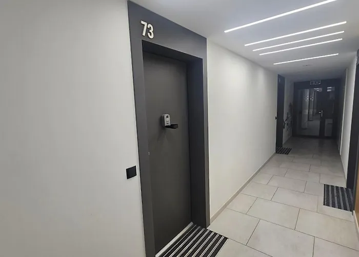 Nad Rzeka 73, Rynek 500 M *